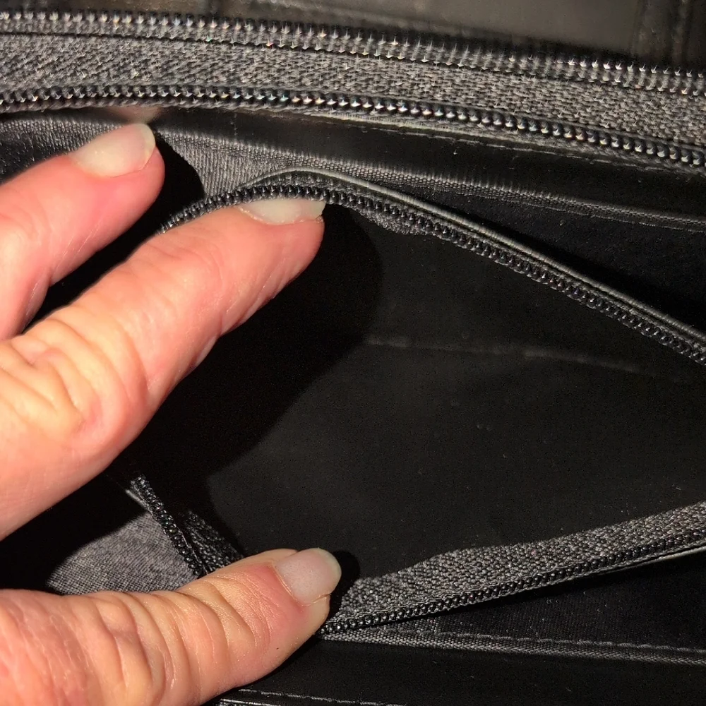 Vintage Black Vegan Leather Zipper Wallet
